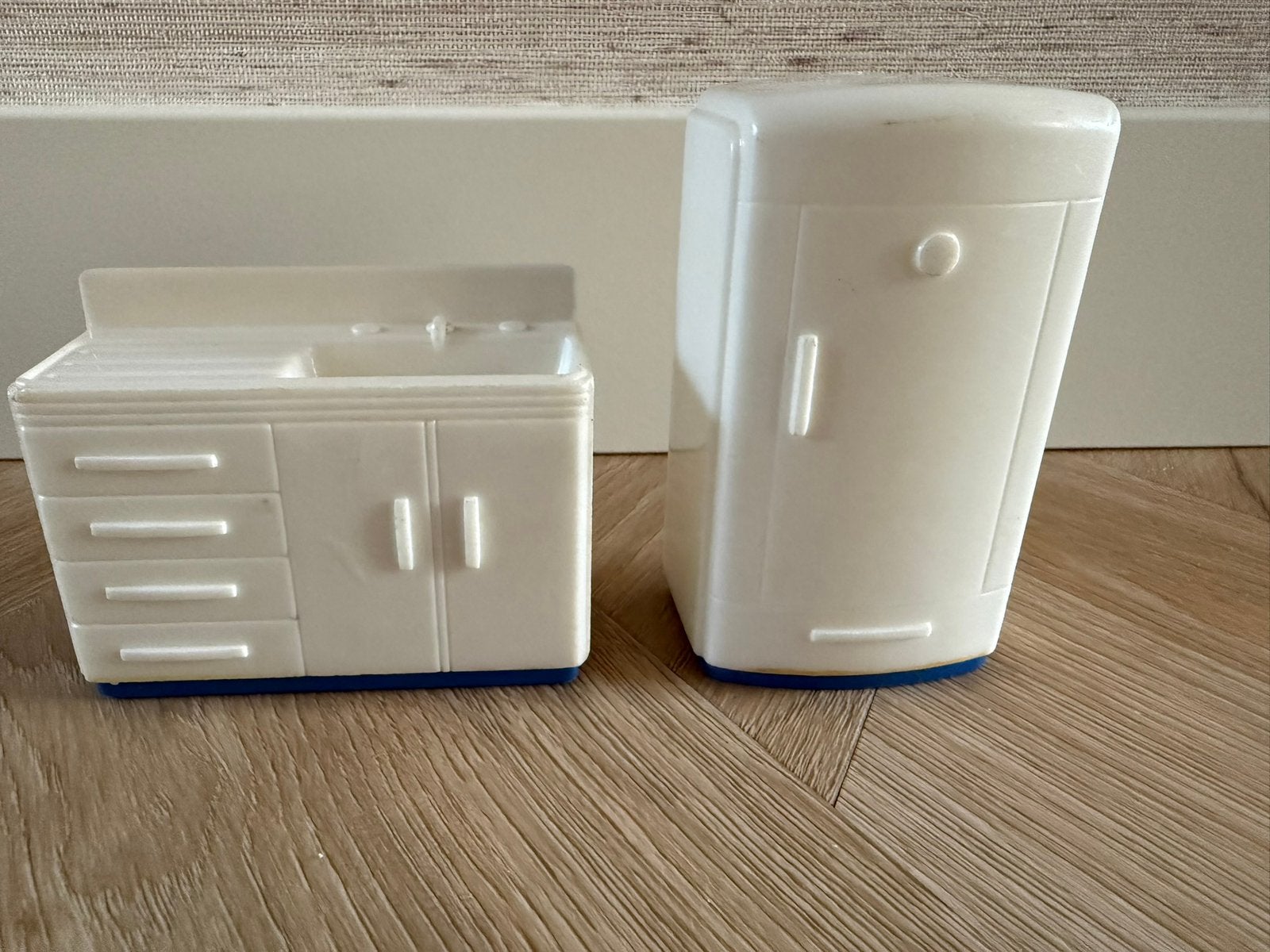 Plasco Toys koelkast en aanrecht voor poppenhuis, Apparaten, Onbekend, Ophalen of Verzenden, Onbekend