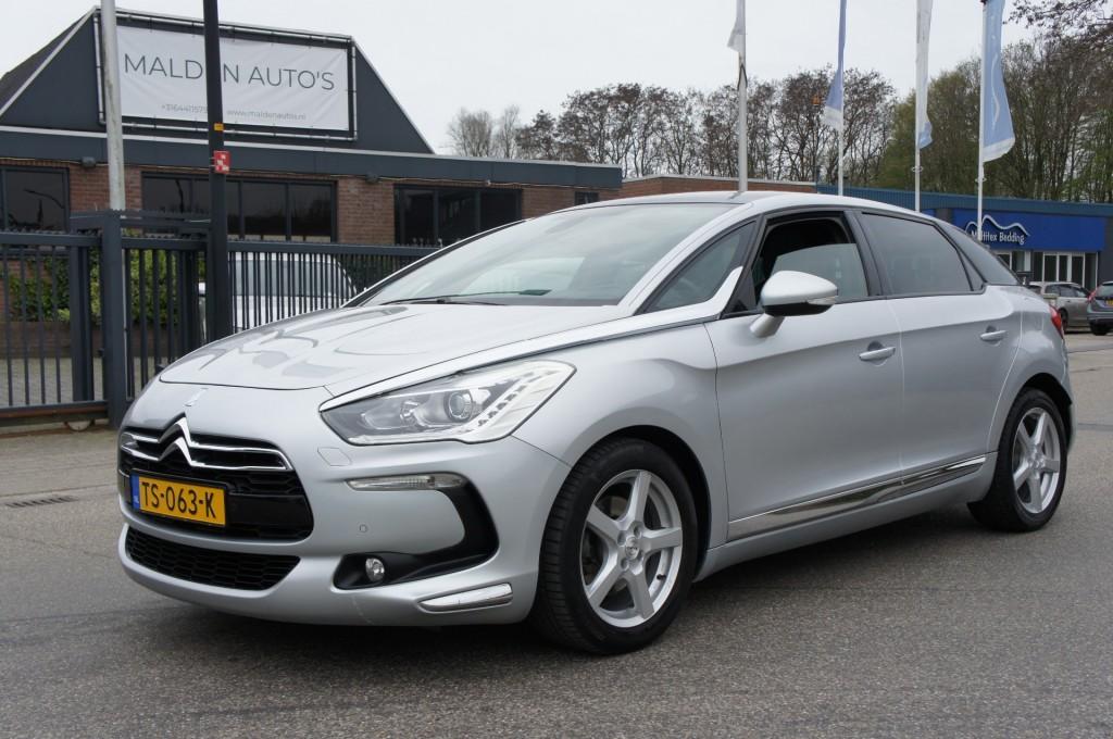 Citroen DS5 1.6 THP CHIC PANO/LEDER-ALCANTARA/NAVI/CAMERA KE, Gebruikt, 4 cilinders, 157 pk, 1395 kg