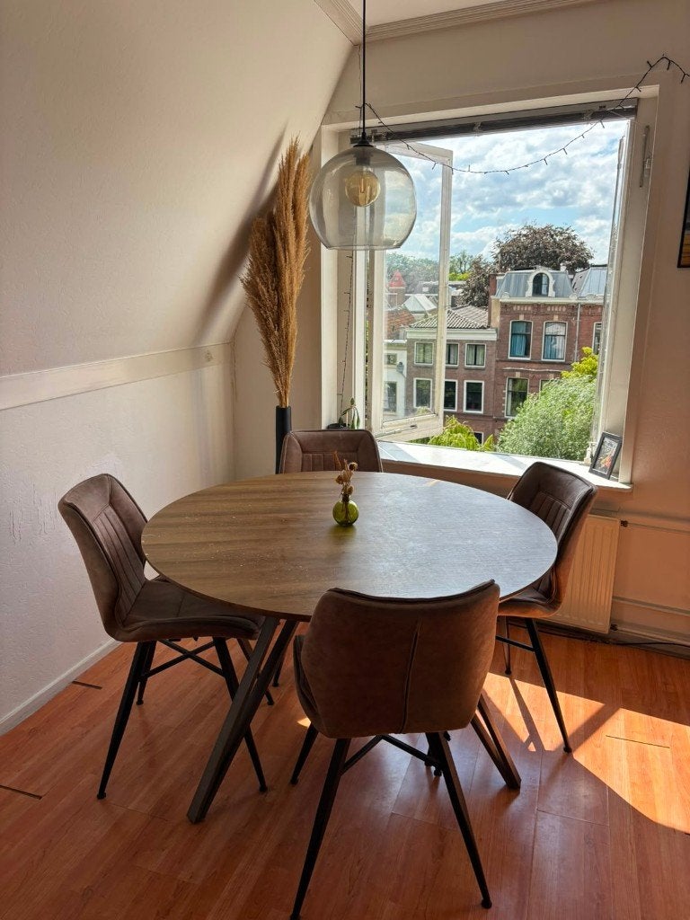 Ronde eettafel met 4 eetkamerstoelen - industrieel, Huis en Inrichting, Tafels | Eettafels, Ophalen, Gebruikt, Rond, Vier personen