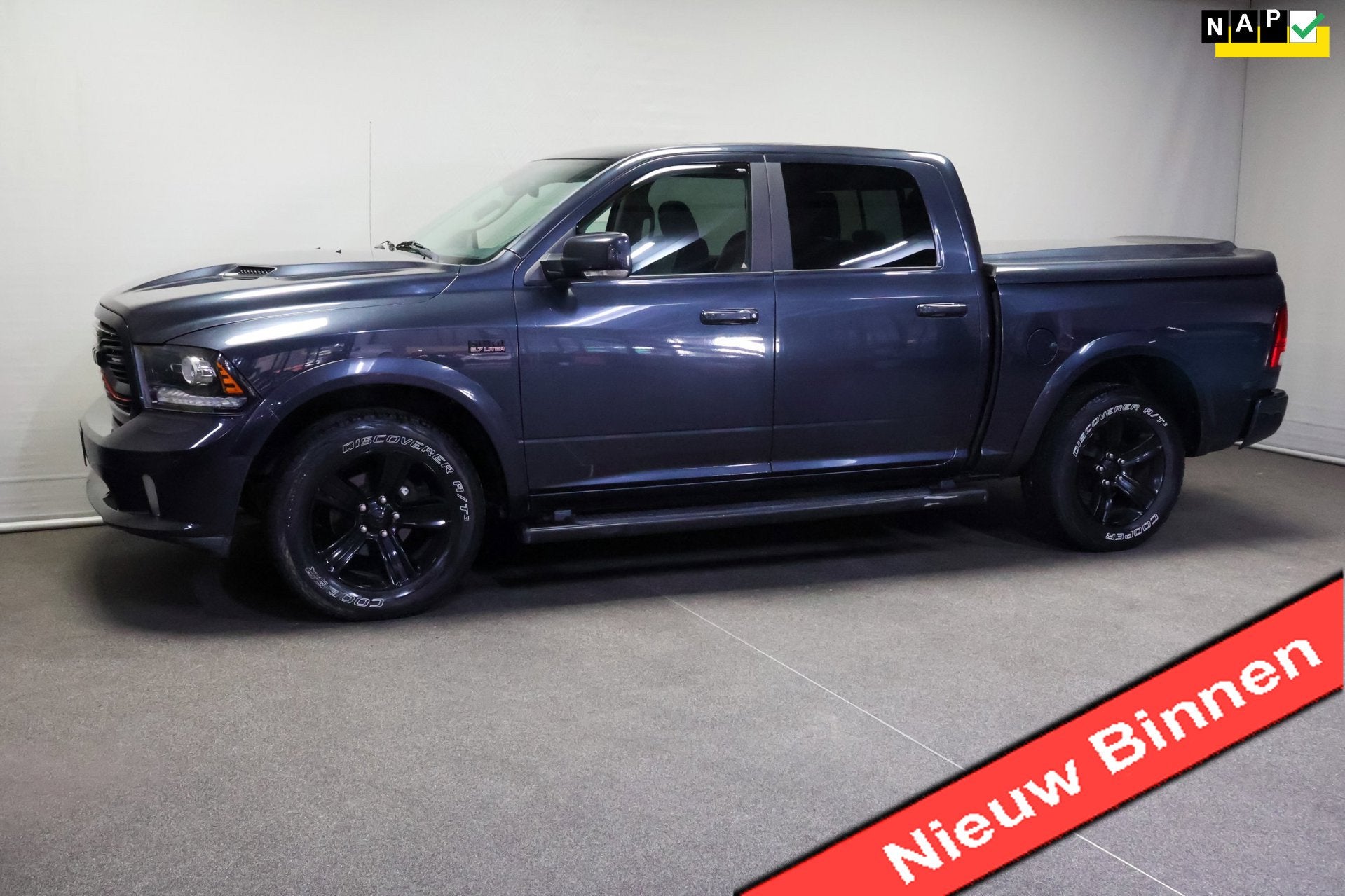 Dodge Ram 1500 5.7 V8 Quad Cab 6'4 (SCHADE NOKKENASSEN), Auto's, Automaat, Gebruikt, 5654 cc, Bedrijf