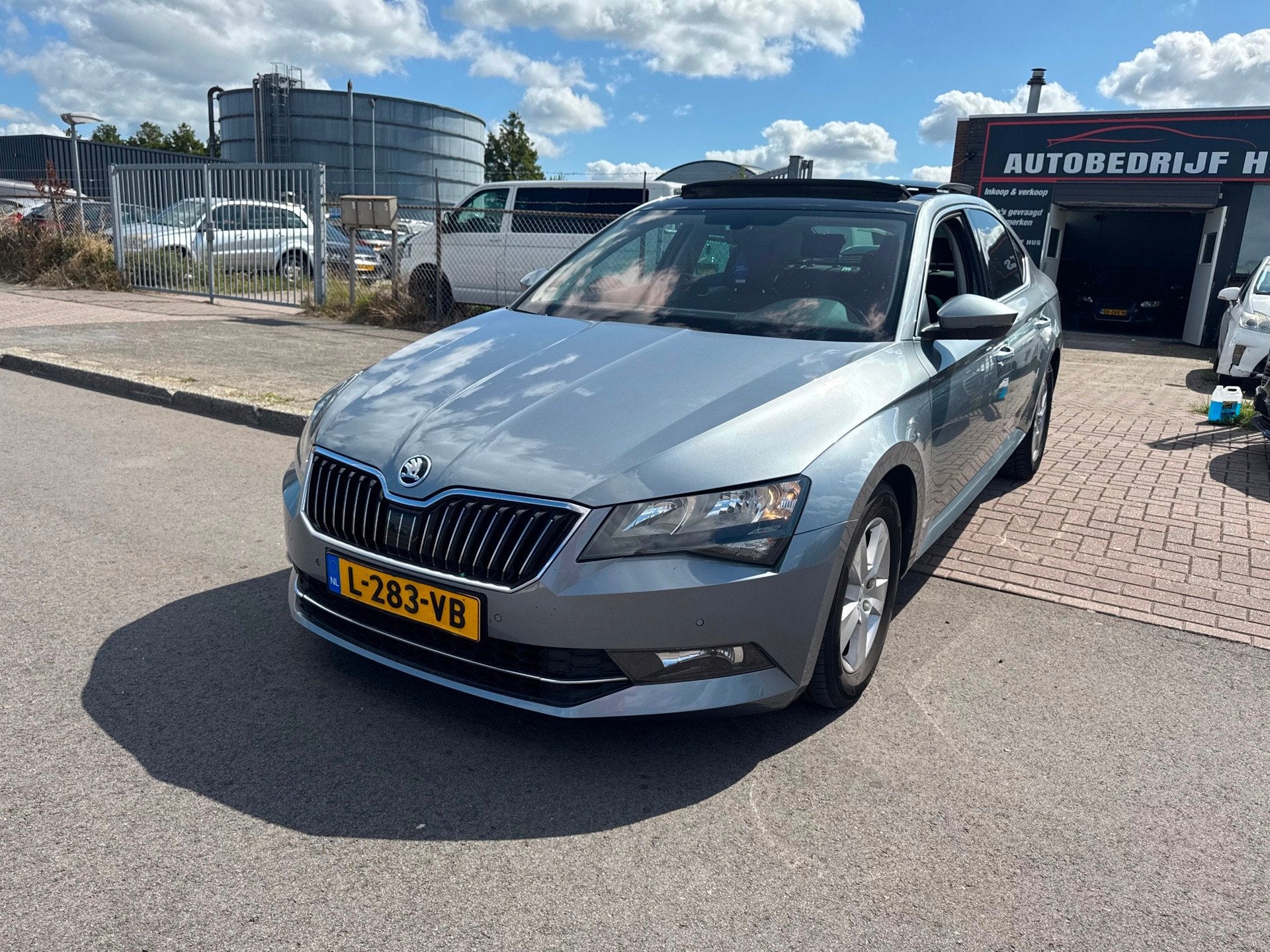 Skoda Superb 1.6 TDI DSG-AUTOMAAT EURO 6 PANO/NAVI/CLIMA, 1380 kg, Gebruikt, Euro 6, 4 cilinders