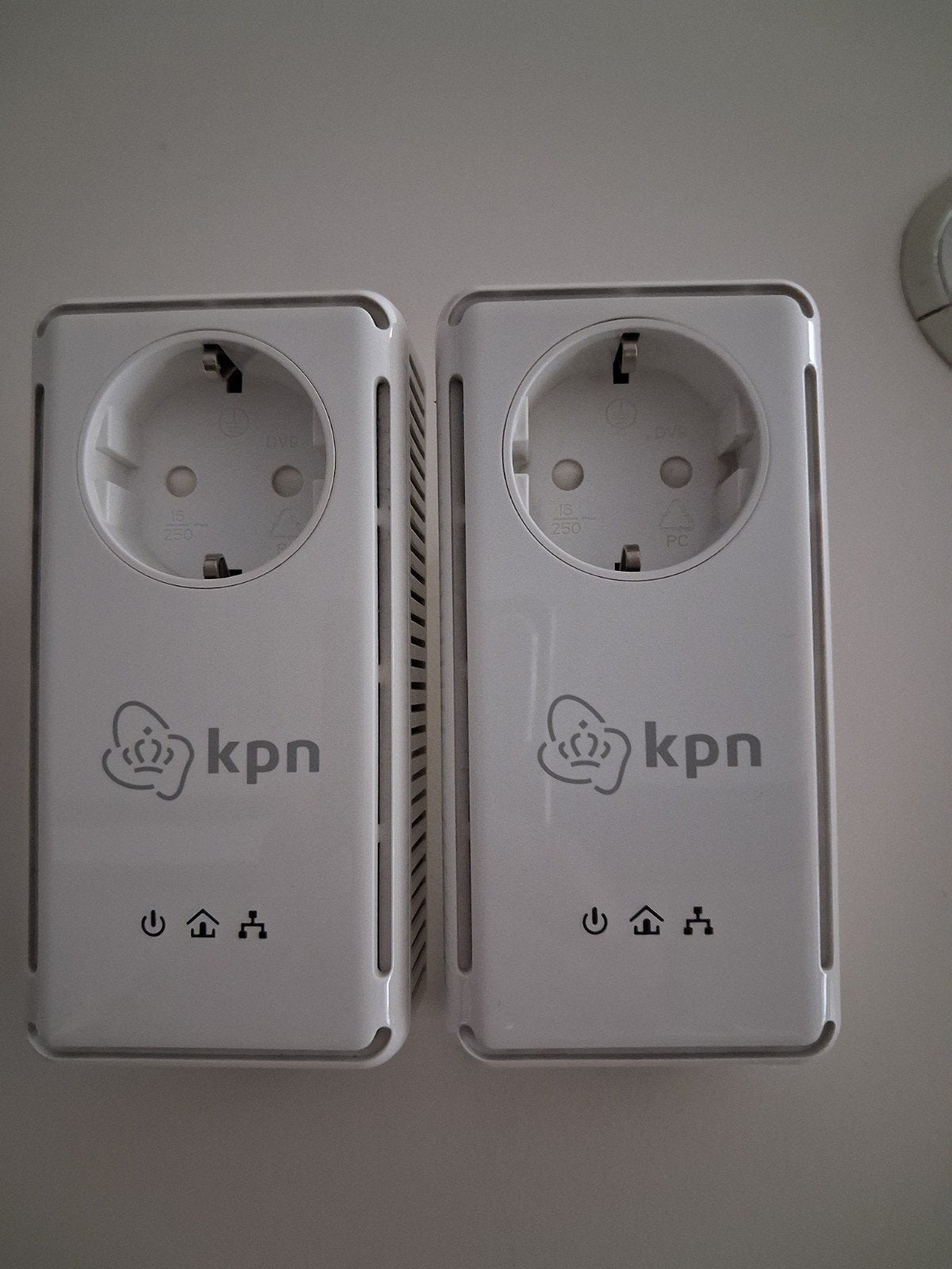 KPN Stroomnet Netwerkadapter MT-2360 (2 stuks), Ophalen of Verzenden, Zo goed als nieuw