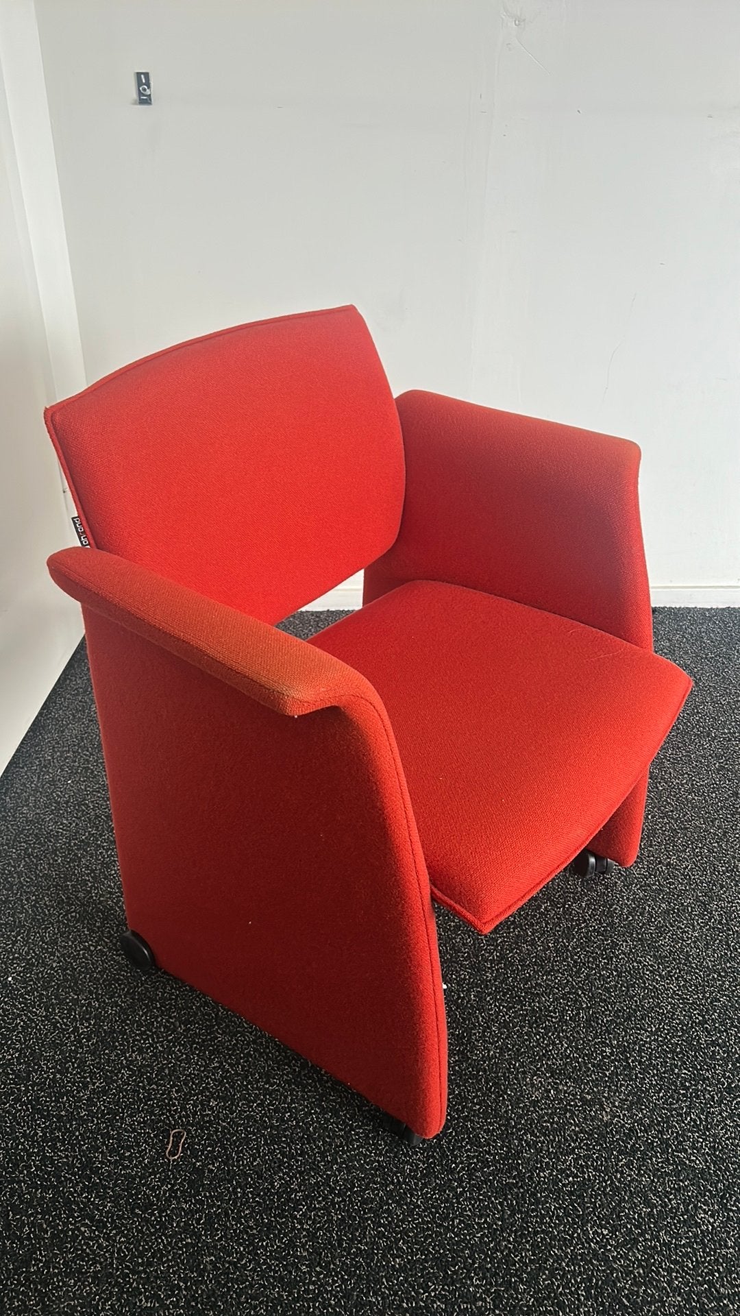 Ahrend stoelen rood, Huis en Inrichting, Ophalen, Zo goed als nieuw