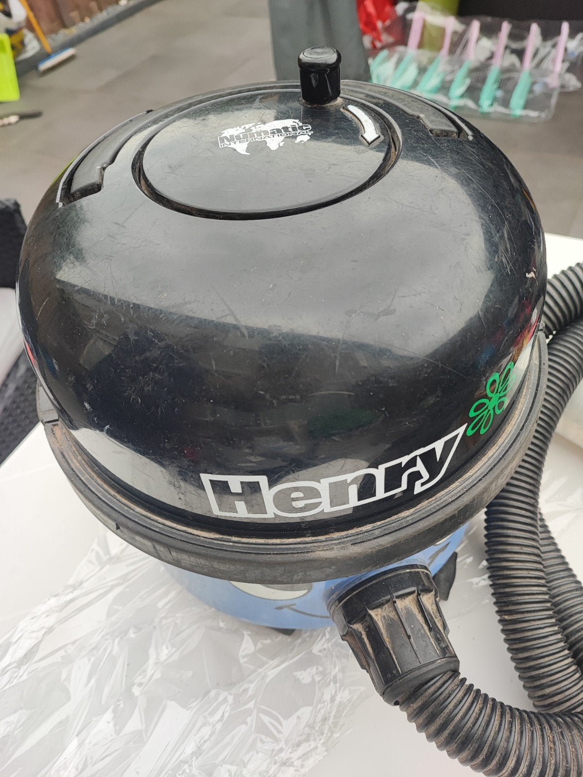 Stofzuiger Numatic International HVR 200A, Ophalen