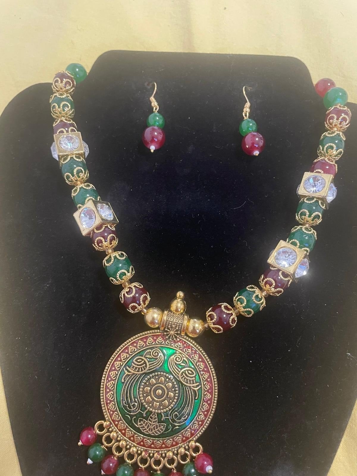 Mooie Indiase ketting en oorbellen set, Sieraden, Tassen en Uiterlijk, Kettingen, Overige materialen, Ophalen of Verzenden, Zo goed als nieuw