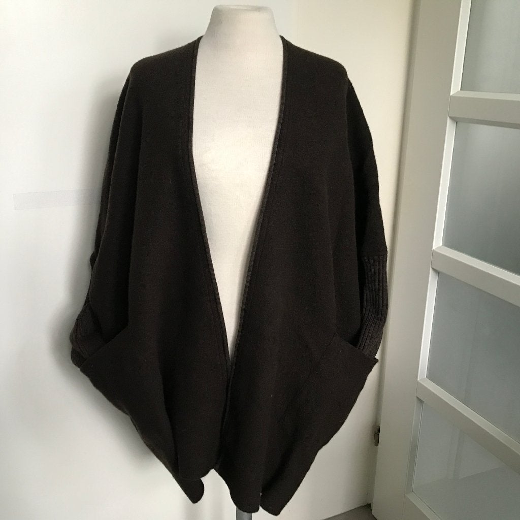 Oska vest jas one size bruin met gebreide mouw, Ophalen of Verzenden, Zo goed als nieuw, Maat 42/44 (L), Bruin