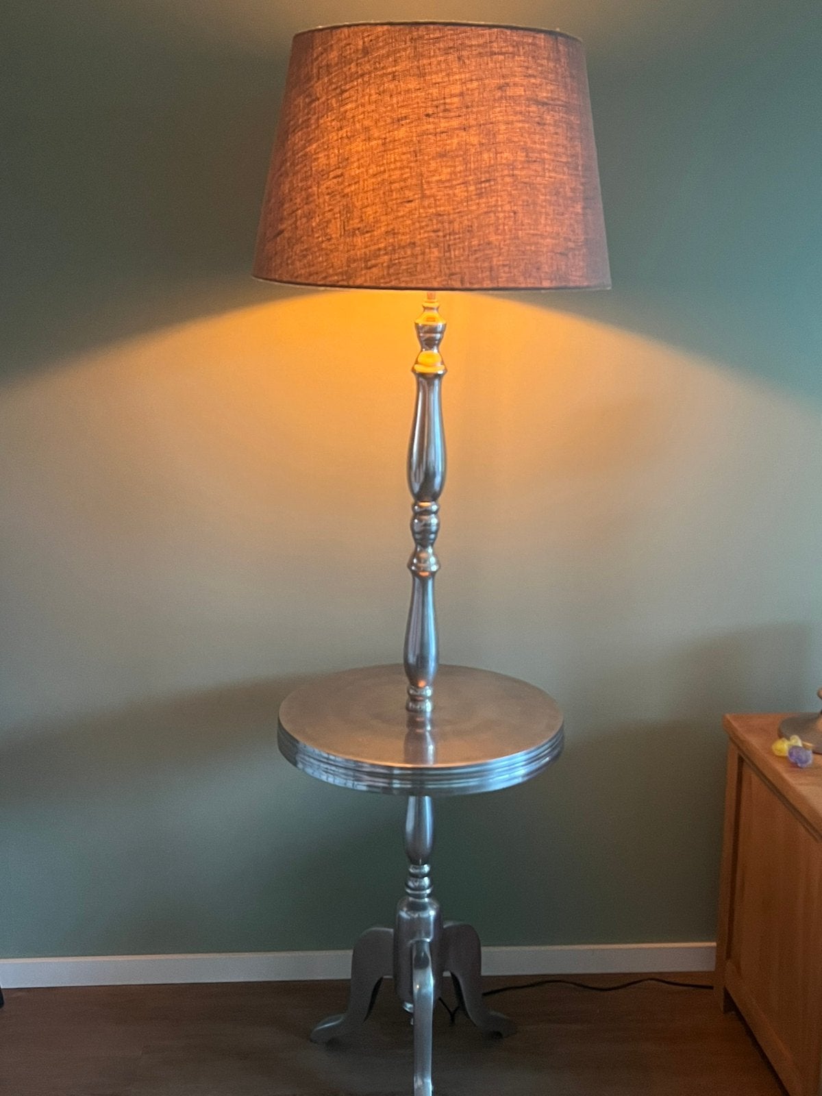 Riviera Maison vloerlamp met tafeltje, Huis en Inrichting, Lampen | Vloerlampen, Ophalen, Zo goed als nieuw, 150 tot 200 cm