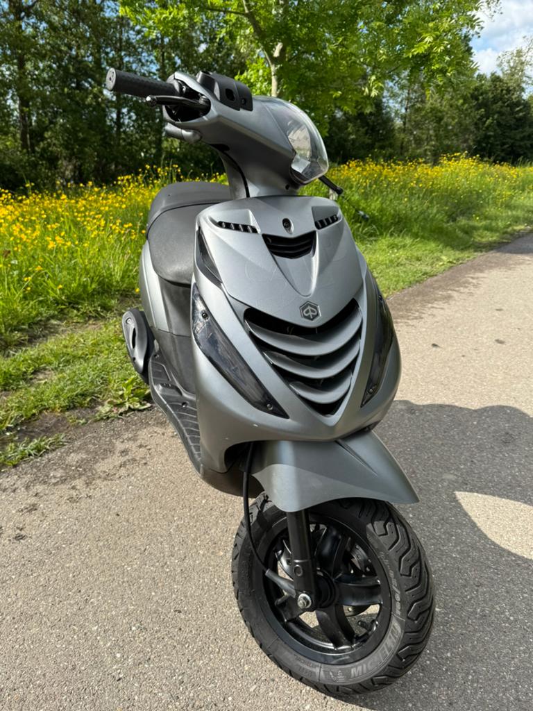 Zip 4 takt (50cc), Fietsen en Brommers, Scooters | Piaggio, Ophalen, Maximaal 45 km/u, Zip, Zo goed als nieuw