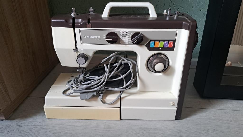Vendomatic Naaimachine Model 244, Ophalen, Gebruikt, Naaimachine, Overige merken