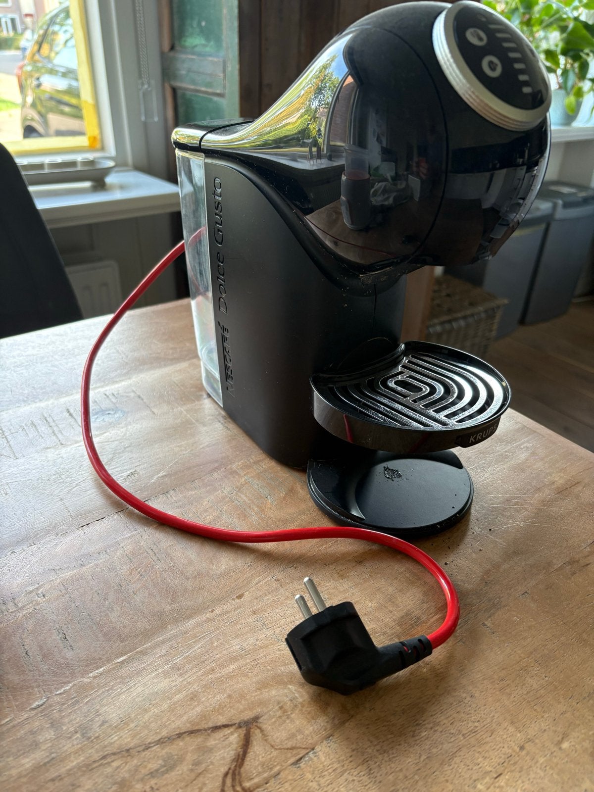 Dolce Gusto Genio S, Witgoed en Apparatuur, Ophalen, Koffiemachine, Zo goed als nieuw, 2 tot 4 kopjes