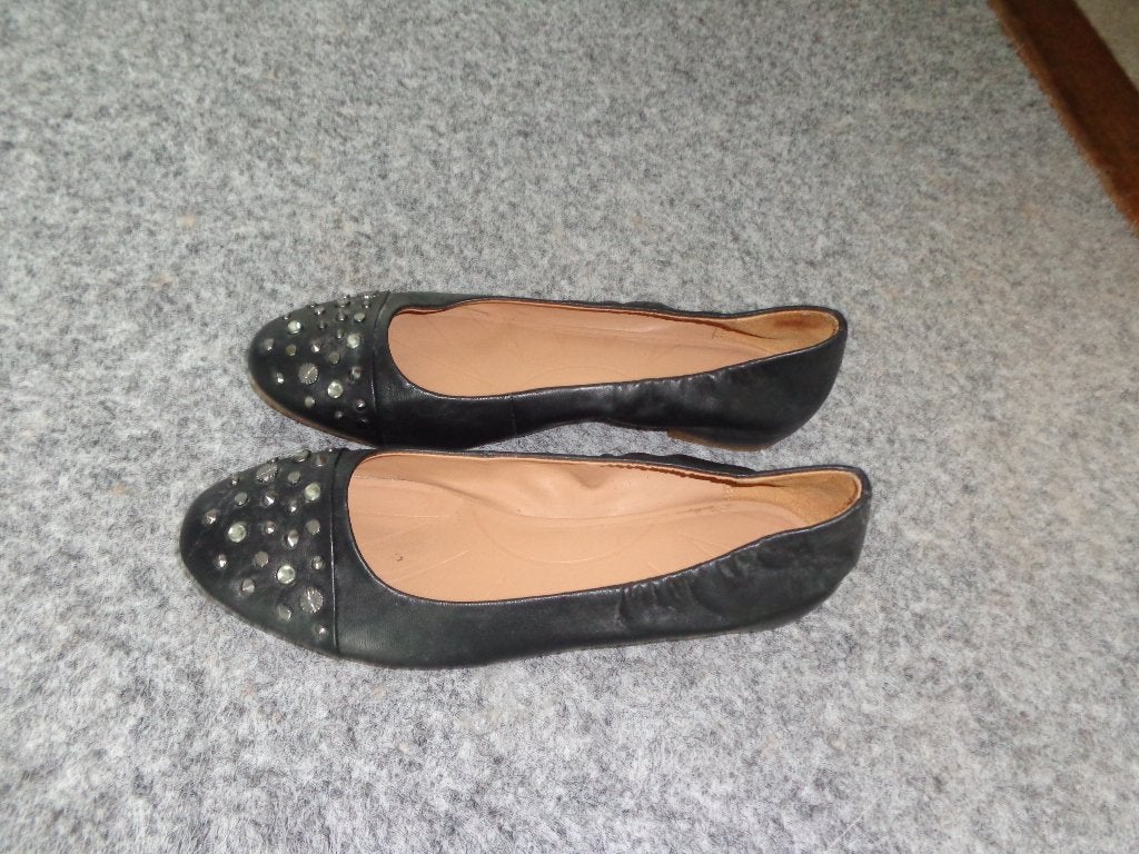 zwarte damesballerina's met studs van UGG, maat 41, Kleding | Dames, Schoenen, Zwart, Zo goed als nieuw, Ballerina's, Ophalen of Verzenden
