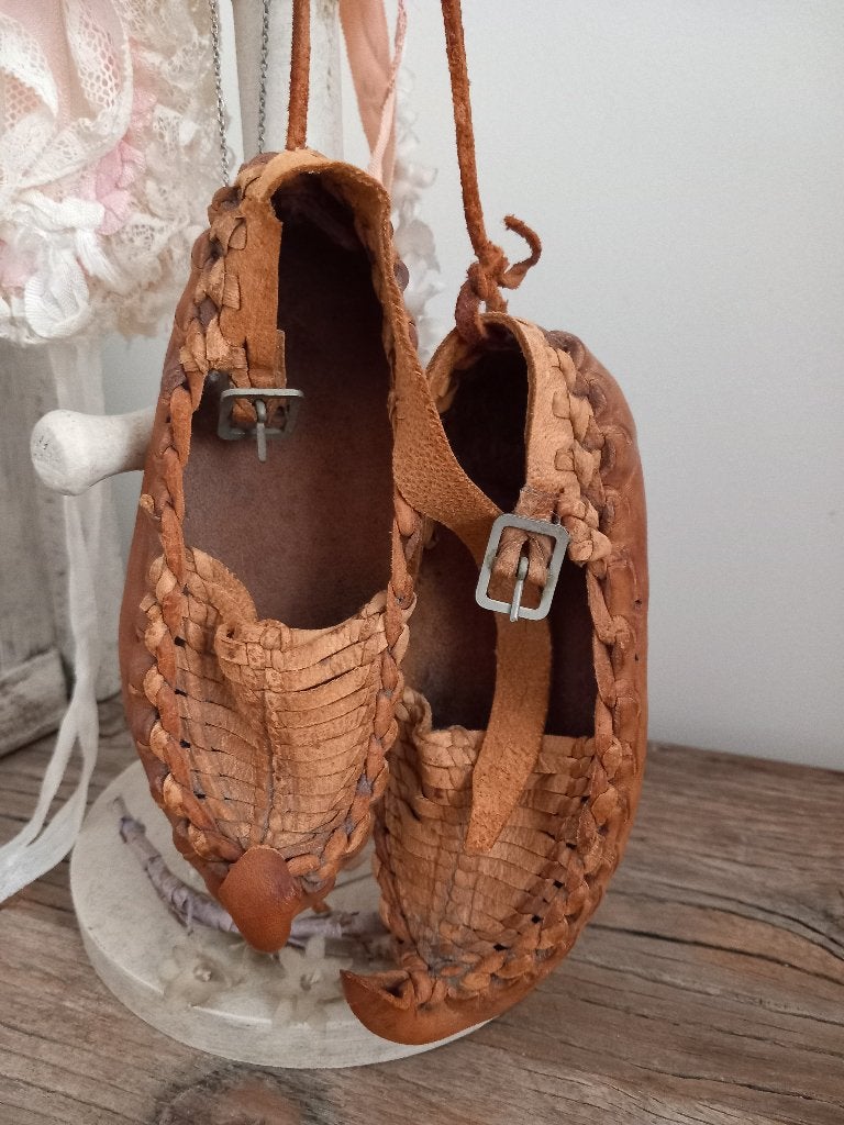 Vintage leren boerenschoentjes opanak uit de Balkan.jaren 70, Ophalen