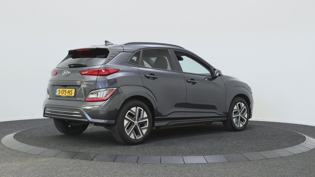 Hyundai KONA EV Comfort 64 kWh | All Seasons | Navigatie | S, Auto's, Hyundai, 12 maanden, Gebruikt, Zwart, 64 kWh