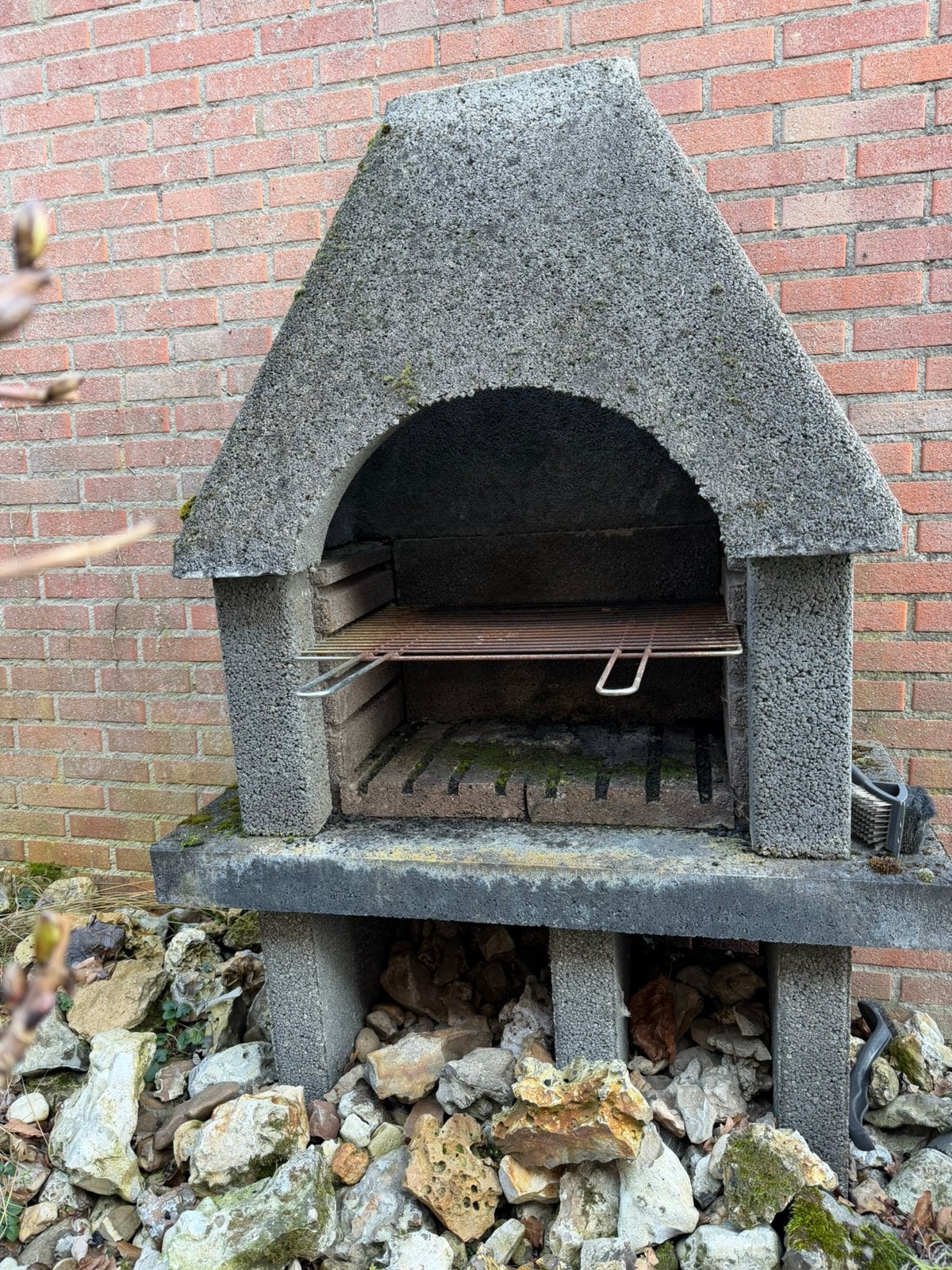 Betonnen bbq, Ophalen, Zo goed als nieuw
