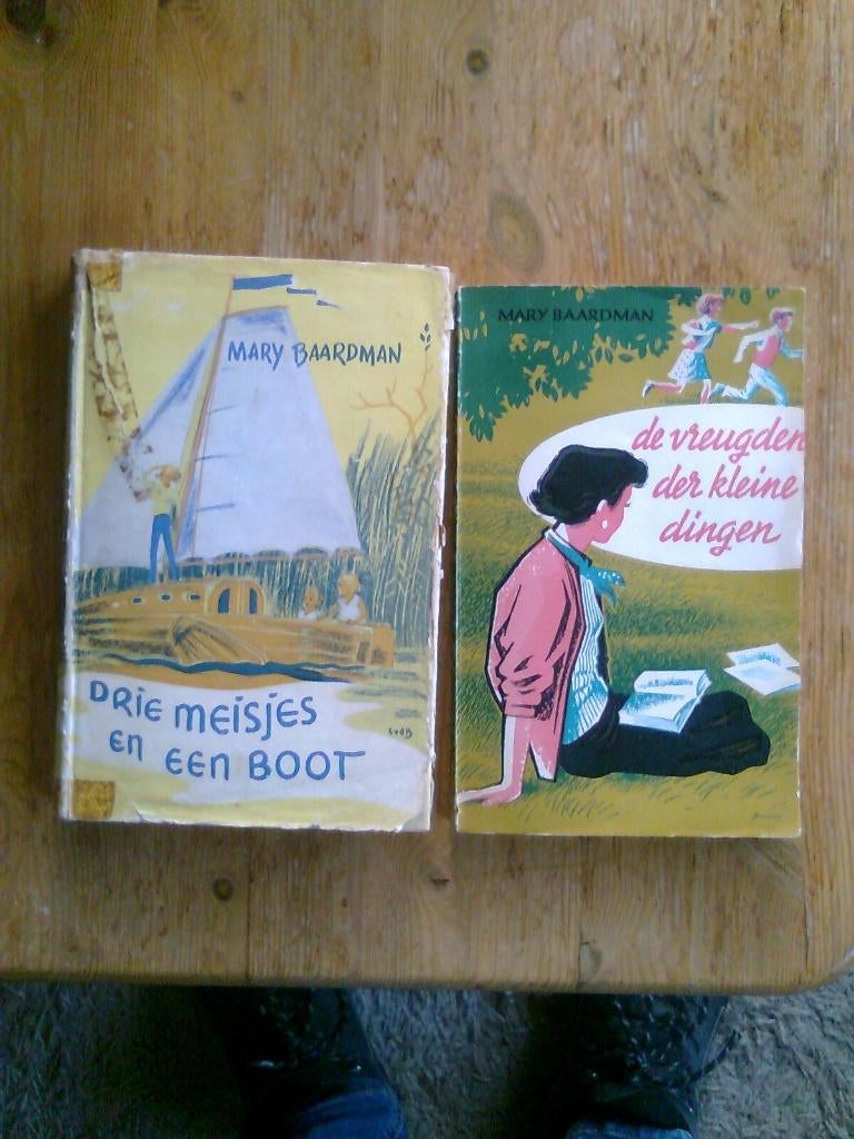 Drie meisjes en een boot/De vreugde der kleine dingen, Ophalen of Verzenden, Gelezen