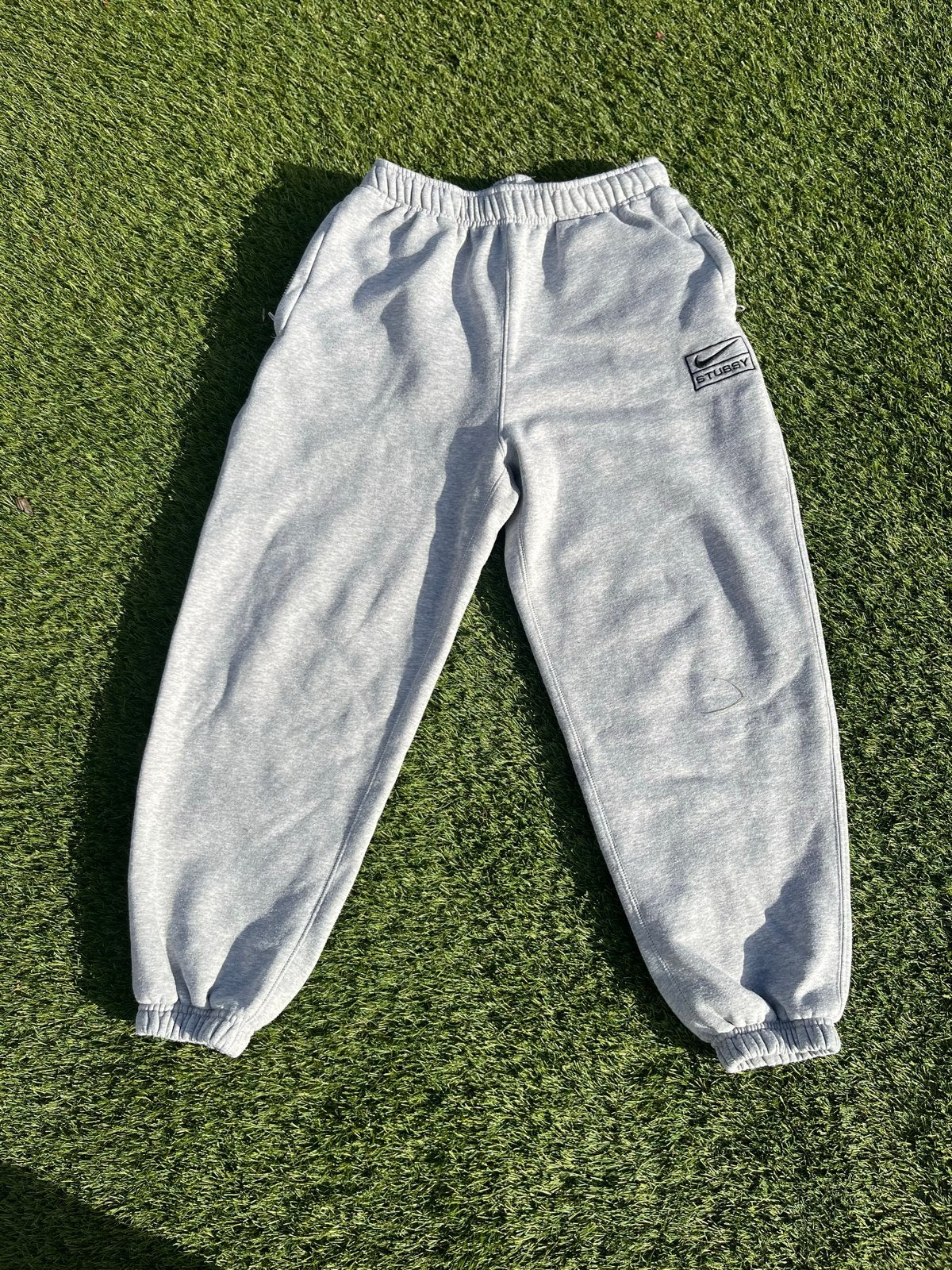 Stussy Nike Joggingbroek Grijs Maat M, Maat 38/40 (M), Ophalen of Verzenden, Zo goed als nieuw, Grijs