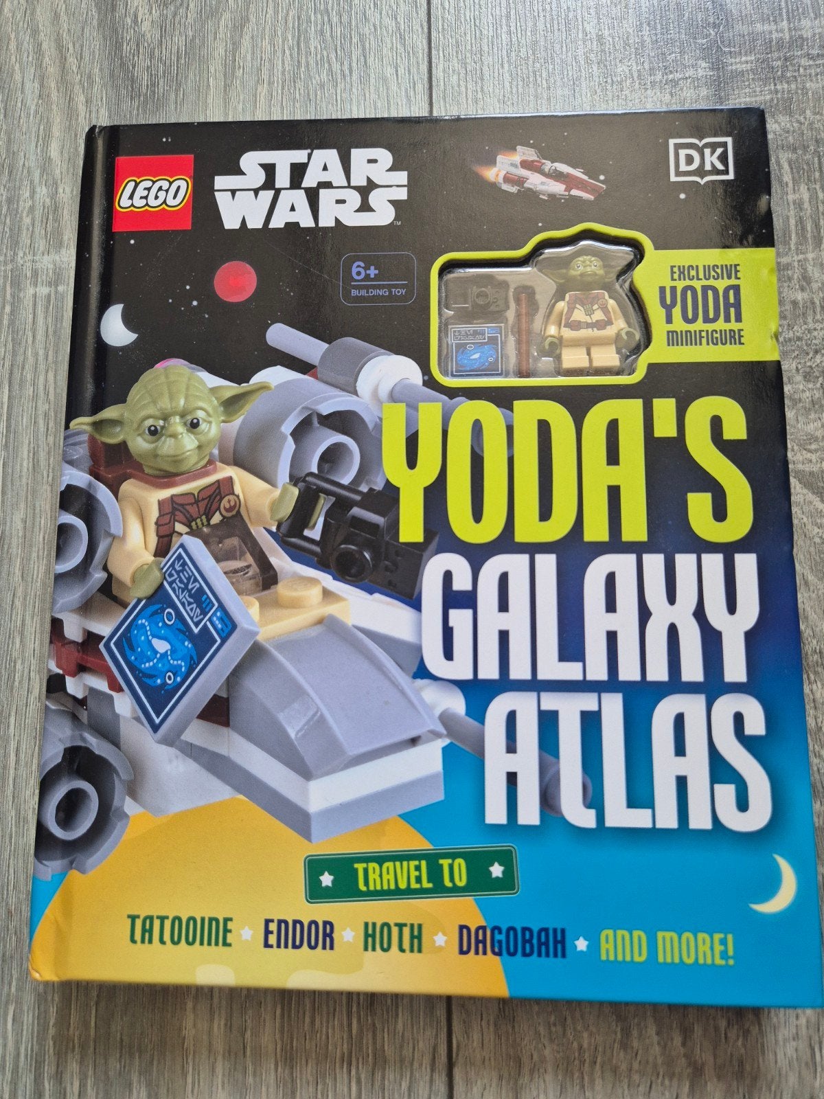 LEGO Star Wars Yoda's Galaxy Atlas Boek + Minifiguur, Ophalen of Verzenden, Nieuw