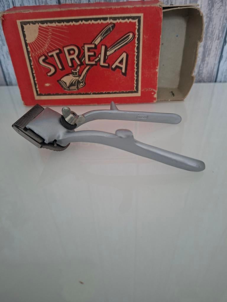 Vintage Strela Handmatige Tondeuse met Originele Doos, Antiek en Kunst, Antiek | Gereedschap en Instrumenten, Ophalen of Verzenden