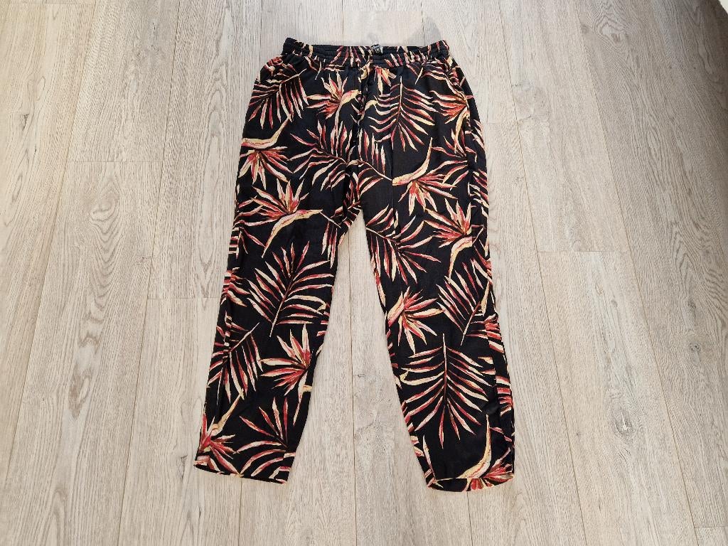 Een leuke broek met print van M&S Maat 42, Zwart, Maat 42/44 (L), Ophalen of Verzenden, Zo goed als nieuw