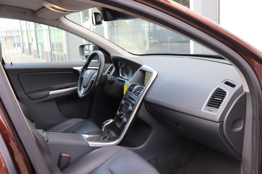 Volvo XC60 2.4 D5 215PK AWD AUT SUMMUM, Automaat, 1693 kg, 197 €/maand, Vierwielaandrijving