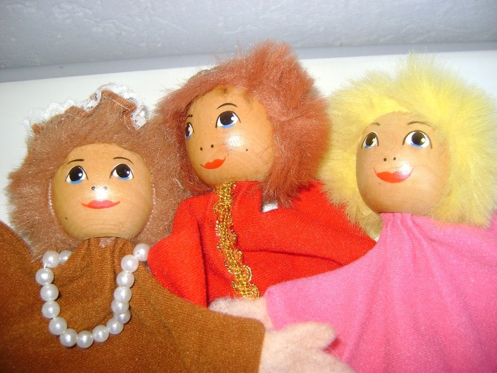 3 poppenkastpoppen met houten hoofd ketting hoed en kroon, Ophalen of Verzenden, Zo goed als nieuw, Overige typen