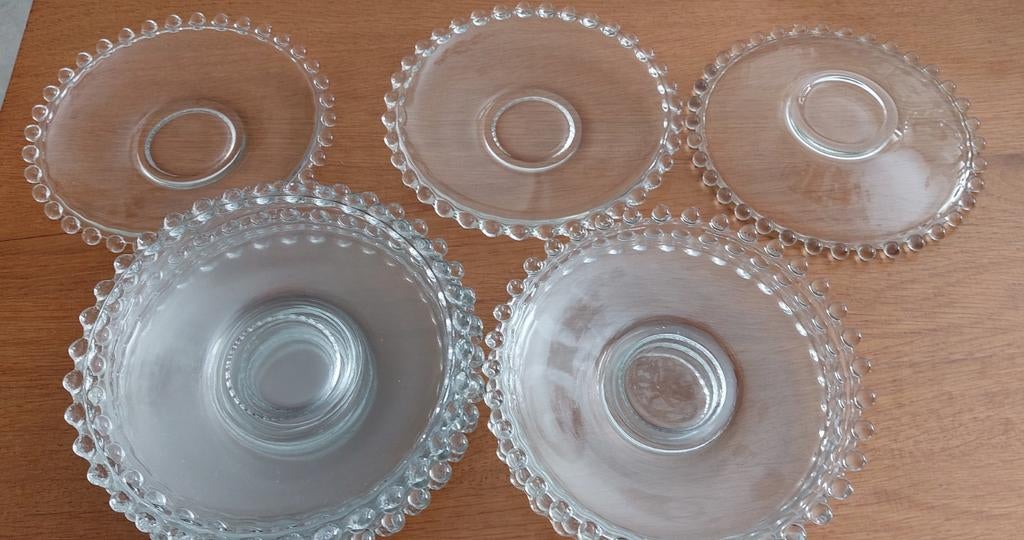 Glazen bordjes met bolletjesrand 12 stuks bieden €15, Huis en Inrichting, Keuken | Servies, Ophalen, Bord(en), Overige stijlen