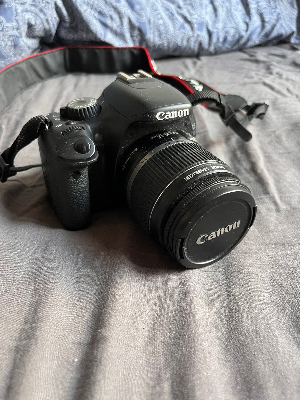 Canon 550D met twee lenzen, batterijen SD station en Tas, Audio, Tv en Foto, Ophalen, Gebruikt, Spiegelreflex, Lensdop