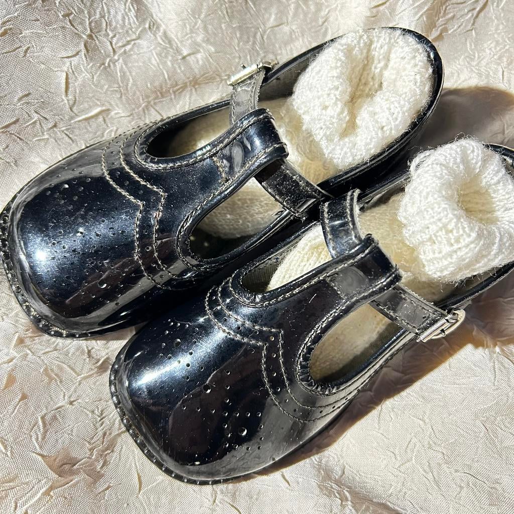 Vintage Zwarte lakschoentjes met sokjes maat 24, Kinderen en Baby's, Meisje, Ophalen of Verzenden, Zo goed als nieuw, X