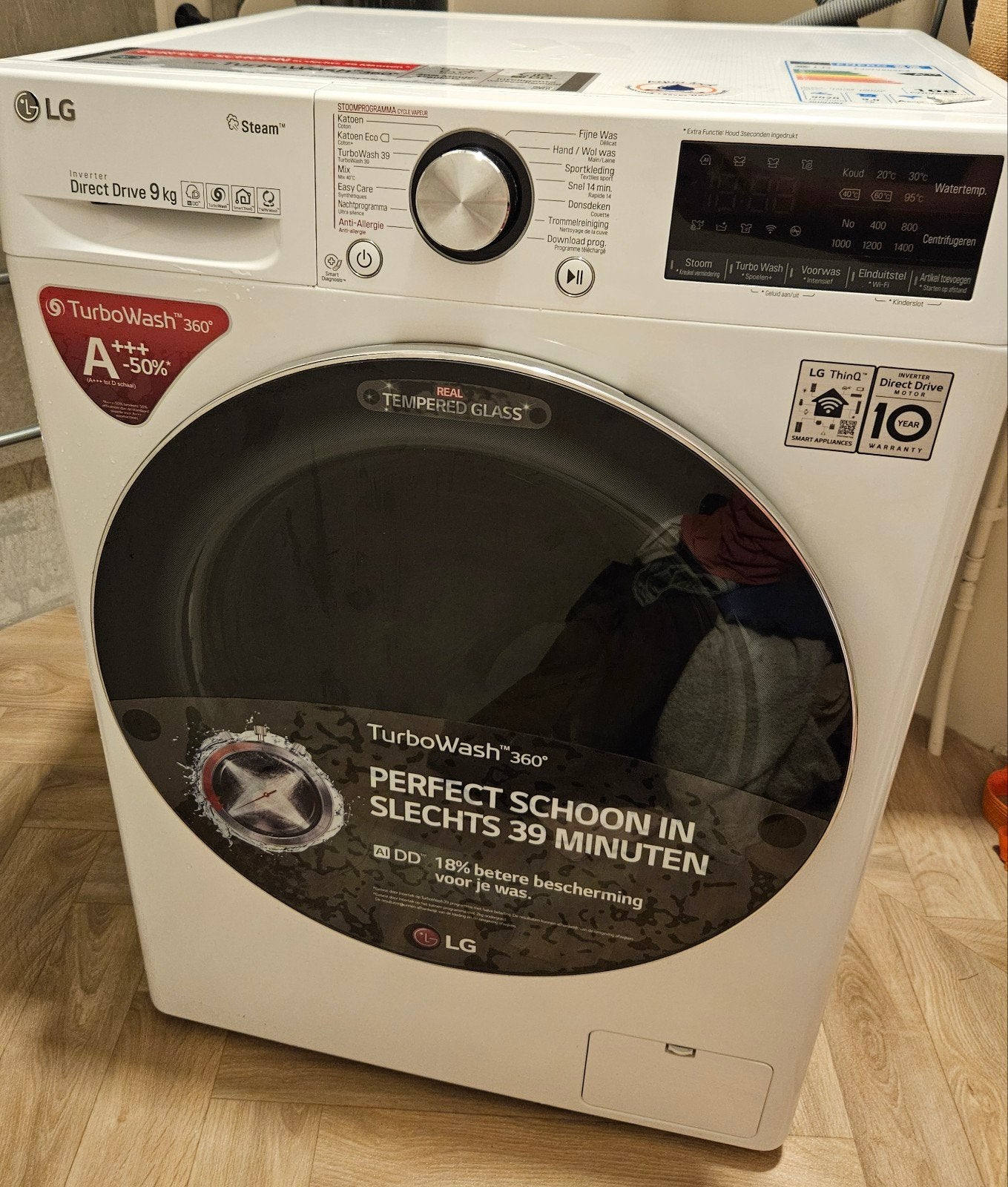 LG F4WV909P2 wasmachine – 9 kg – defect, Ophalen of Verzenden, 1200 tot 1600 toeren, 85 tot 90 cm