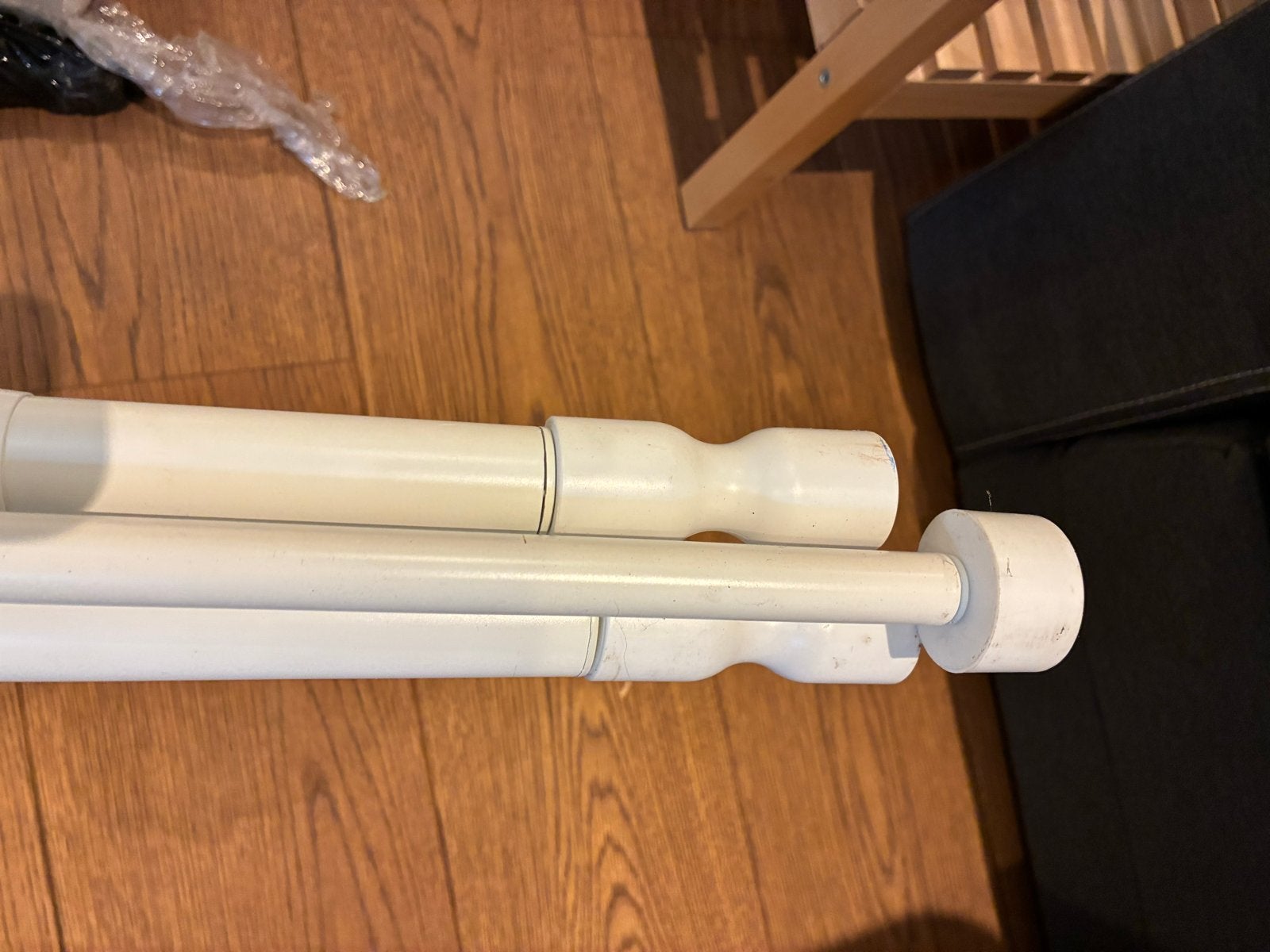 18 IKEA Gordijnroedes 210-385 cm met afsluitknoppen, Ophalen, Inclusief montageonderdelen, Gebruikt, Wit