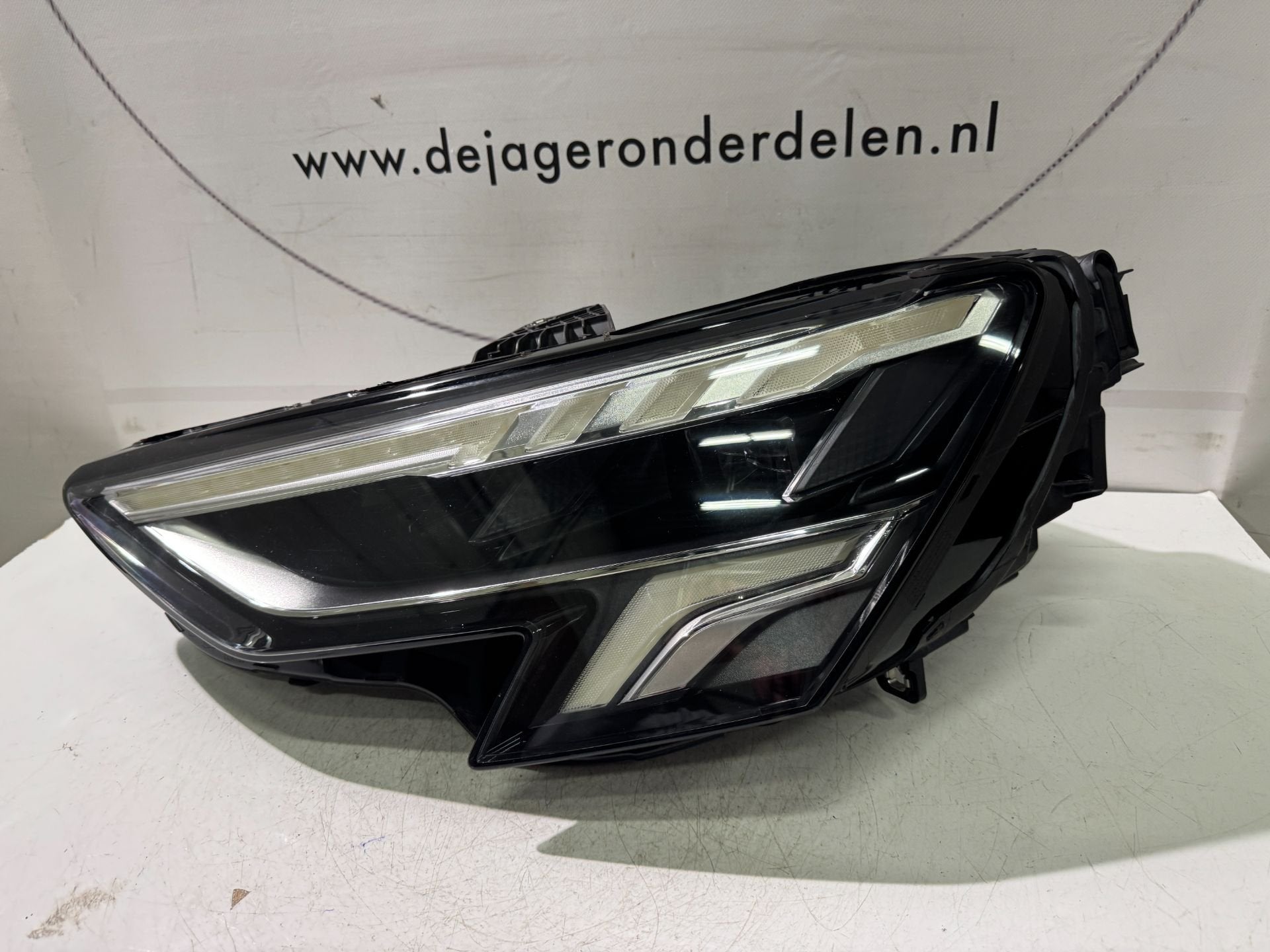 AUDI 8Y A3 VOL LED KOPLAMP LINKS COMPLEET 8Y0941033, Gebruikt, AUDI AG, Auto-Union-Strasse 1
85045  Ingolstadt, DE, Kundenbetreuung@audi.de