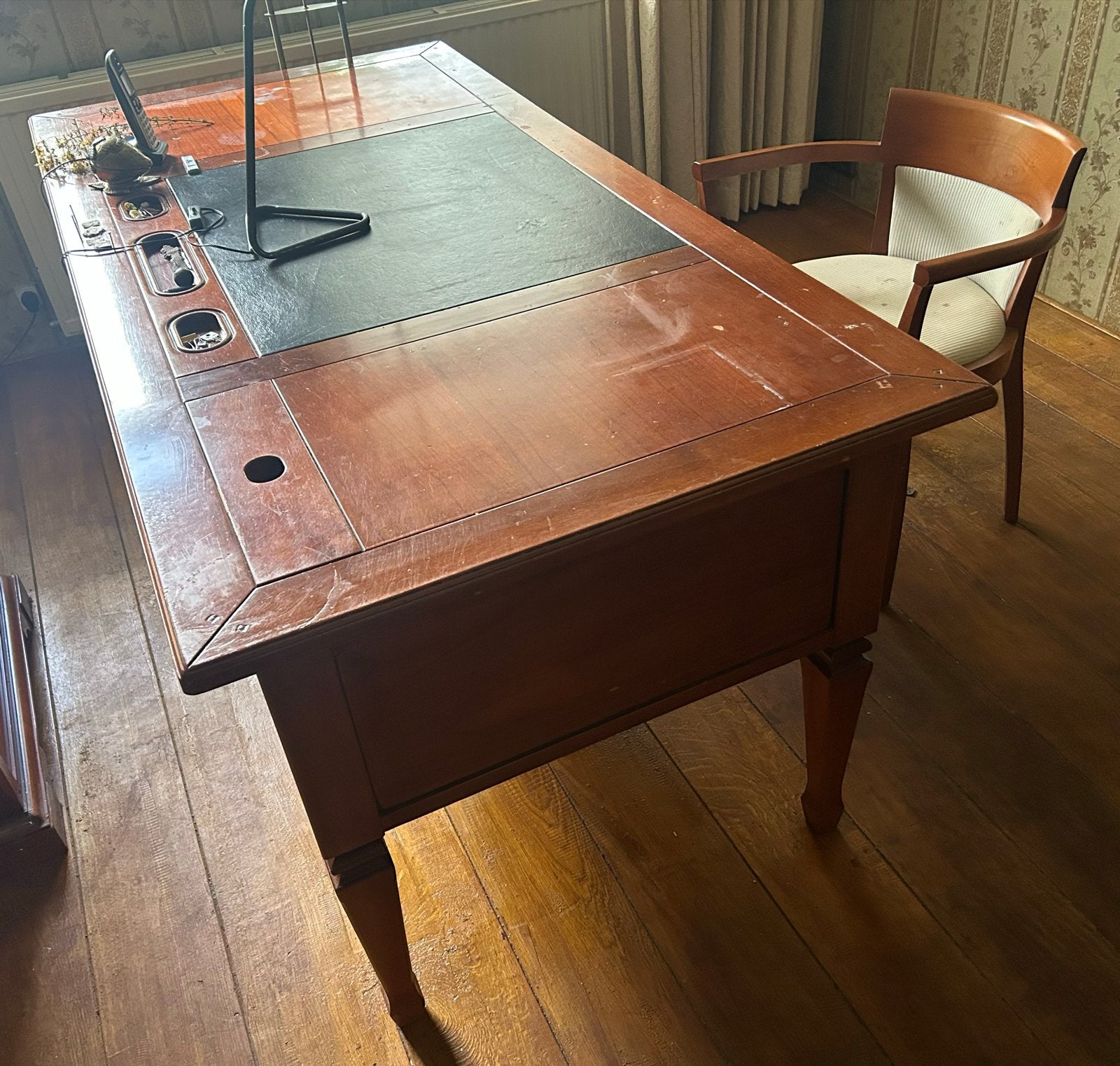 Antiek Coventry 1840 Bureau met Leren Inleg, Antiek en Kunst, Ophalen