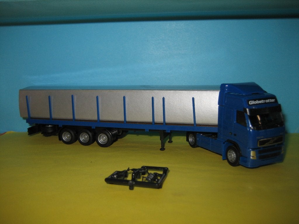Rungen oplegger met VOLVO truck en lading in blauw AWM, Ophalen of Verzenden, Nieuw, Bus of Vrachtwagen, AWM
