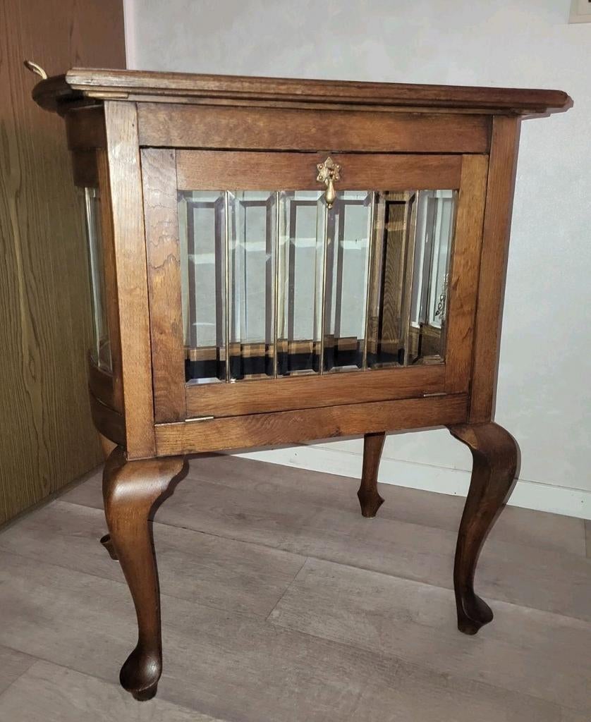 Mooi theemeubel met dienblad, Ophalen