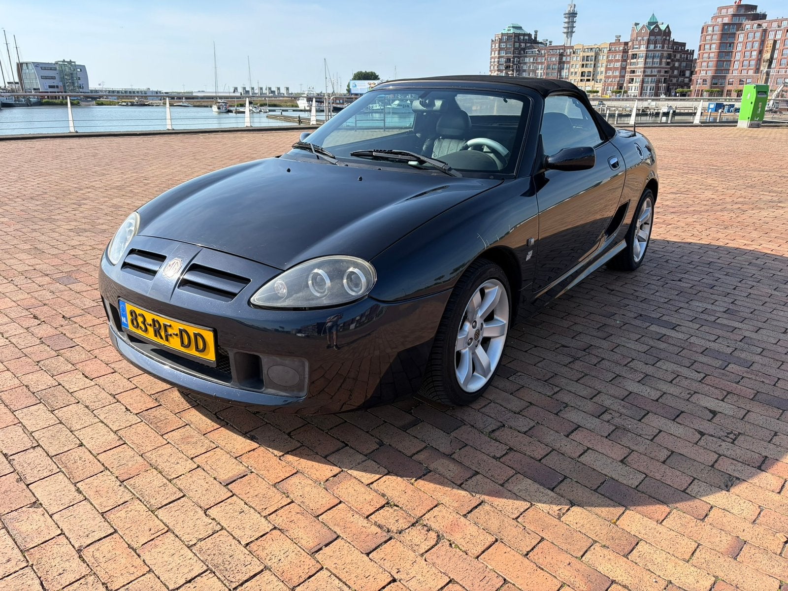 MG TF 1.8 I 135 2002 Zwart Airco lederen bekleding, Auto's, 13 km/l, 40 €/maand, Zwart, 4 cilinders