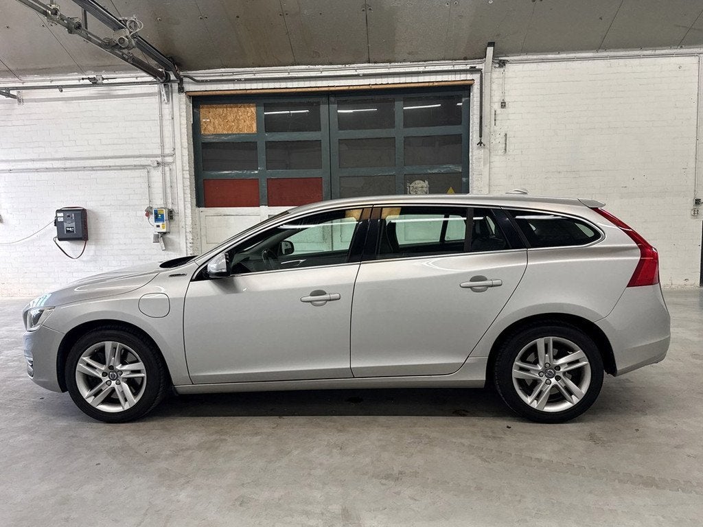Volvo V60 2.4 D6 AWD Plug-In Hybrid R-Design Blis|Trekhaak, Auto's, Automaat, Zwart, Vierwielaandrijving, Lichtsensor