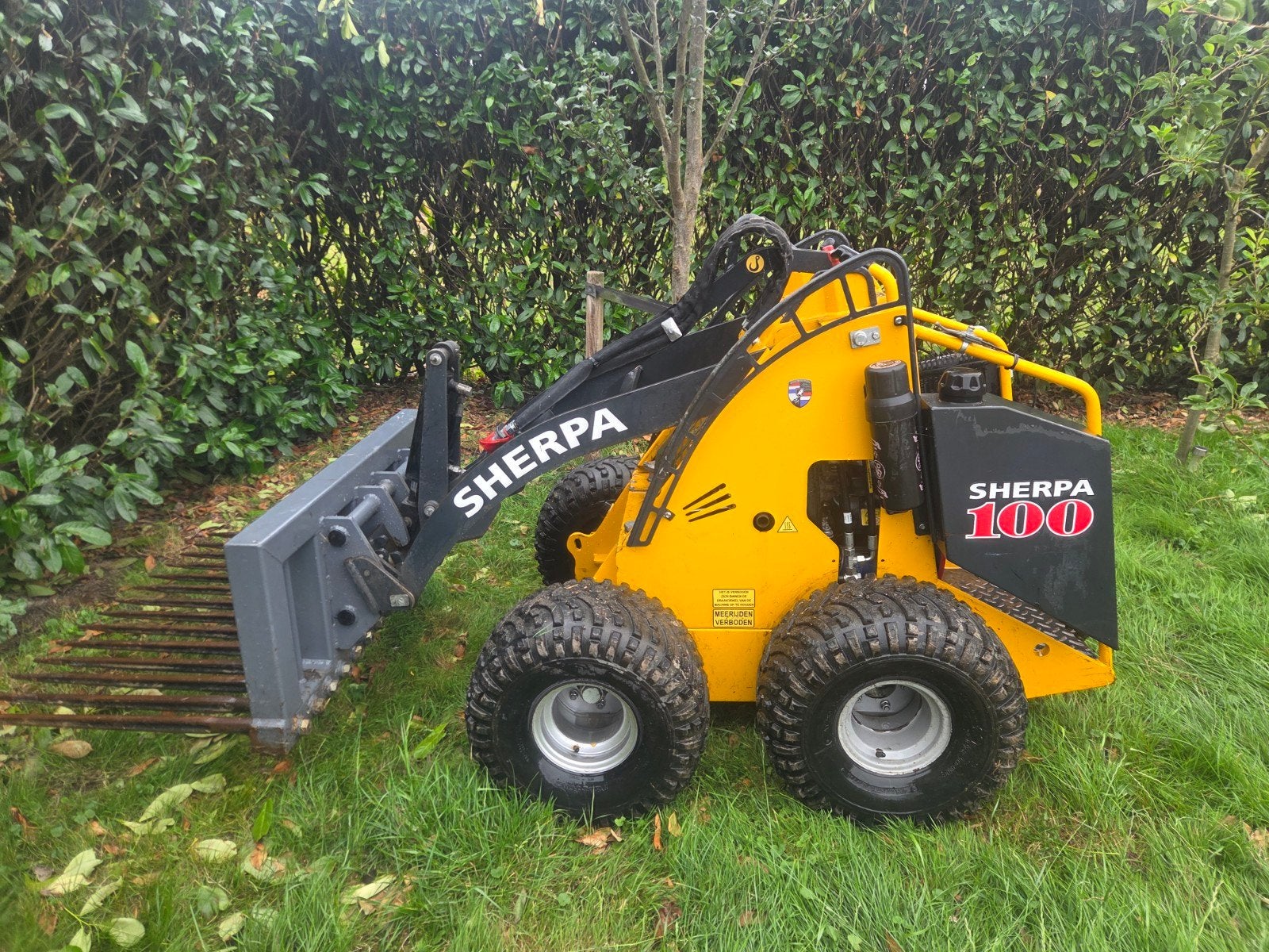 Sherpa 100 benzine minilader, Ophalen