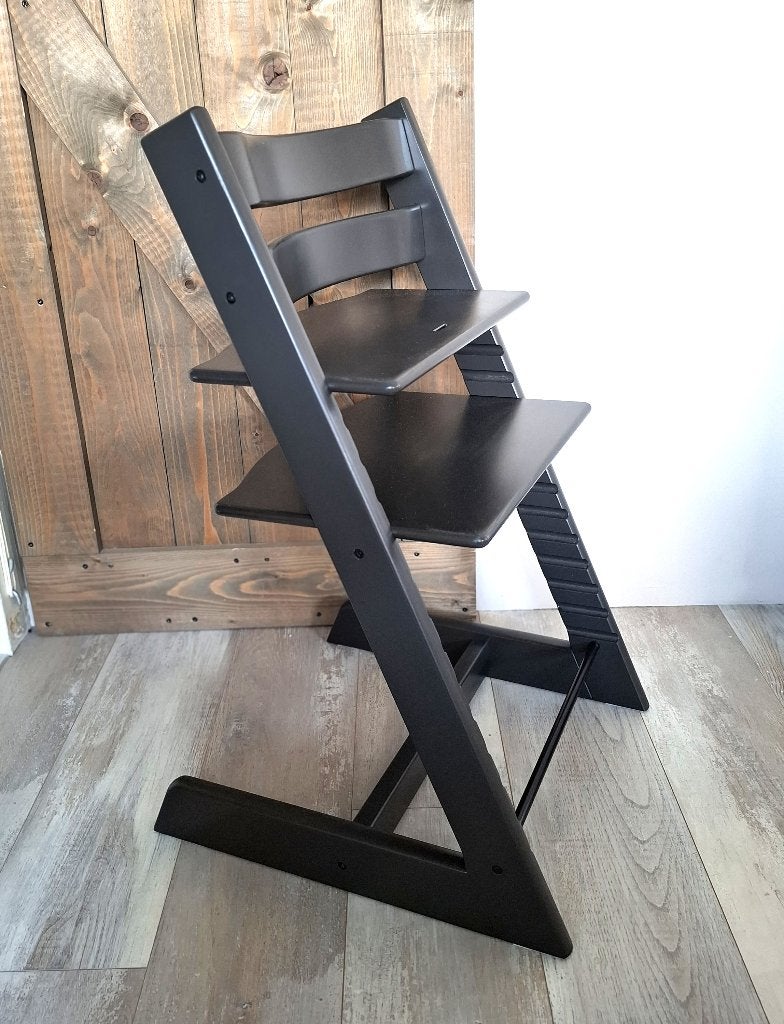 Prachtige mat zwarte Stokke Tripp Trapp, Trip Trap. ZGAN!, Kinderen en Baby's, Kinderstoelen, Ophalen, Zo goed als nieuw, Meegroeistoel