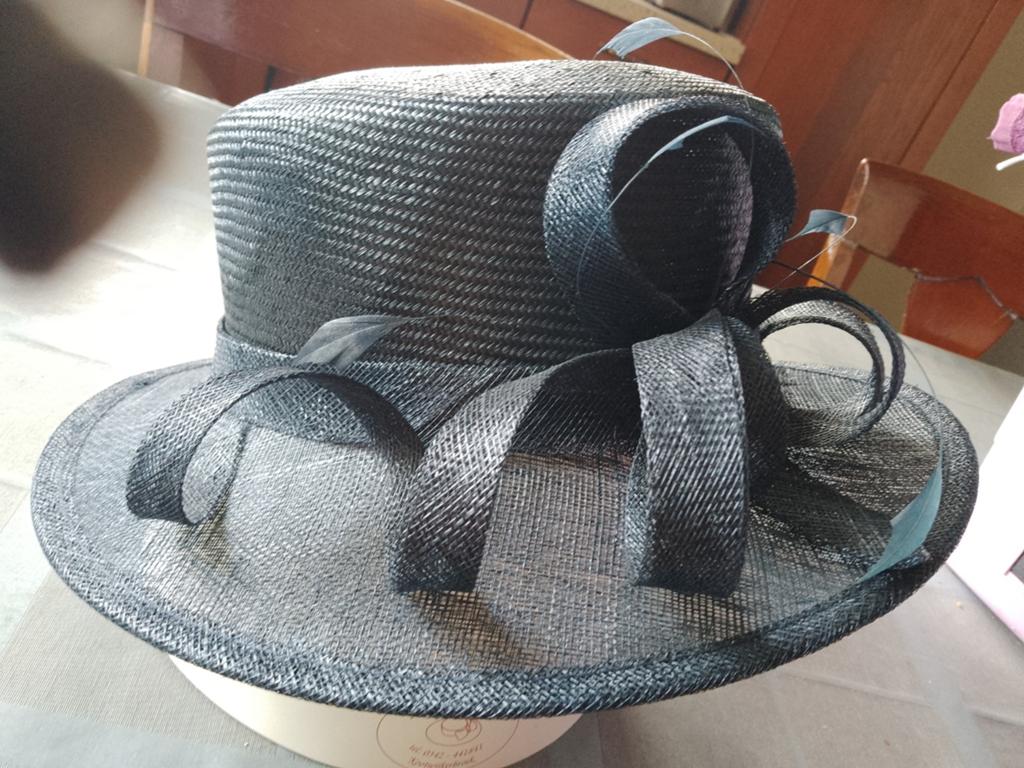 Mooi donker blauwe hoed, Kleding | Dames, Hoeden en Petten, Ophalen of Verzenden, Zo goed als nieuw