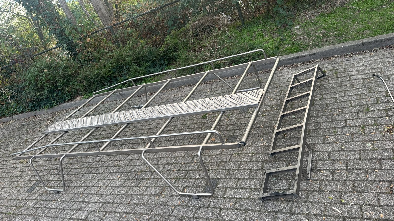 Moet snel weg! Metalen dakrek / imperiaal met ladder, Auto diversen, Ophalen