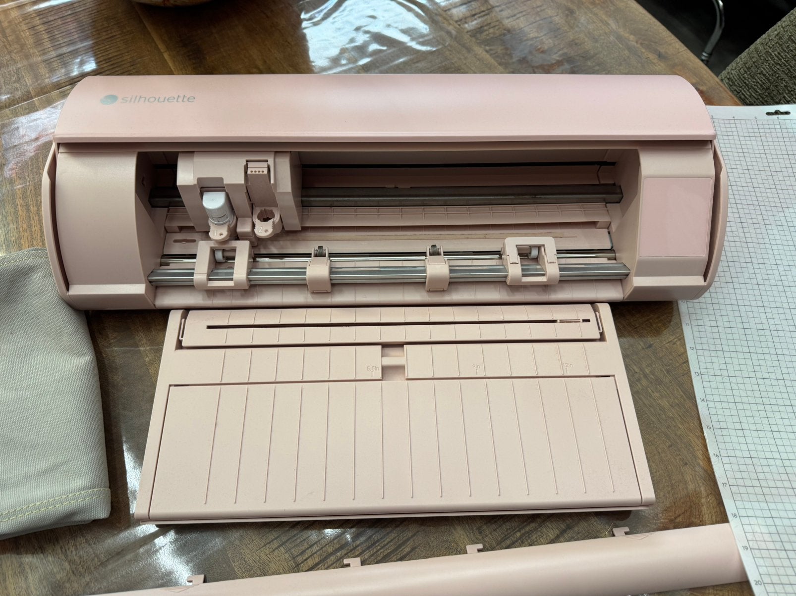 Cameo plotter 4 roze, Ophalen of Verzenden, Zo goed als nieuw, Boek