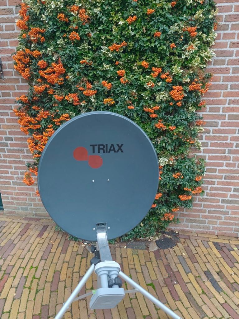 Triax schotel met standaard, Ophalen, Overige merken