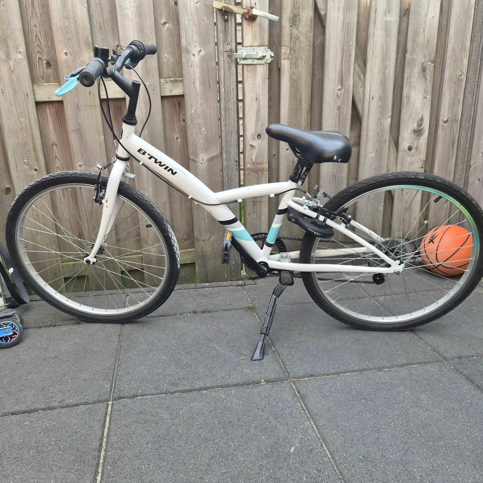 B'TWIN kinderfiets, wit met blauwe accenten, Ophalen, Minder dan 16 inch