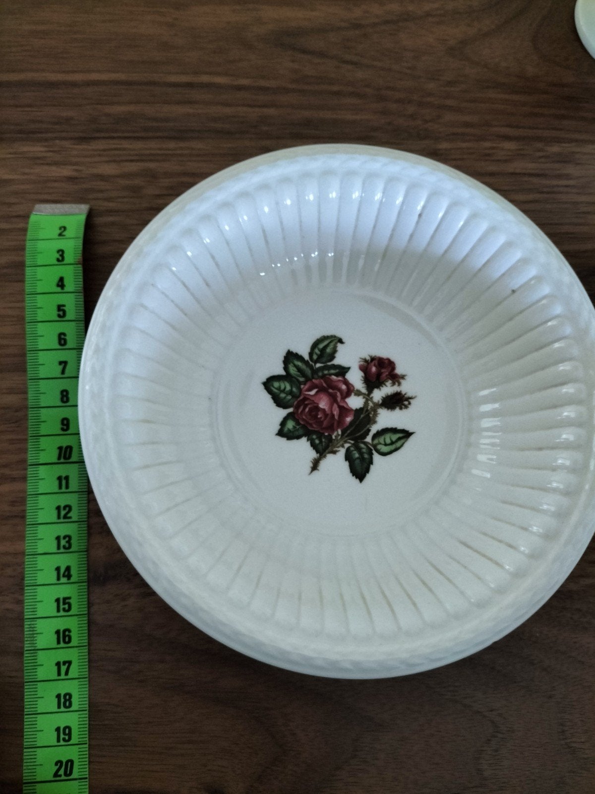 Wedgewood Moss Rose schaaltje. 18 cm., Ophalen