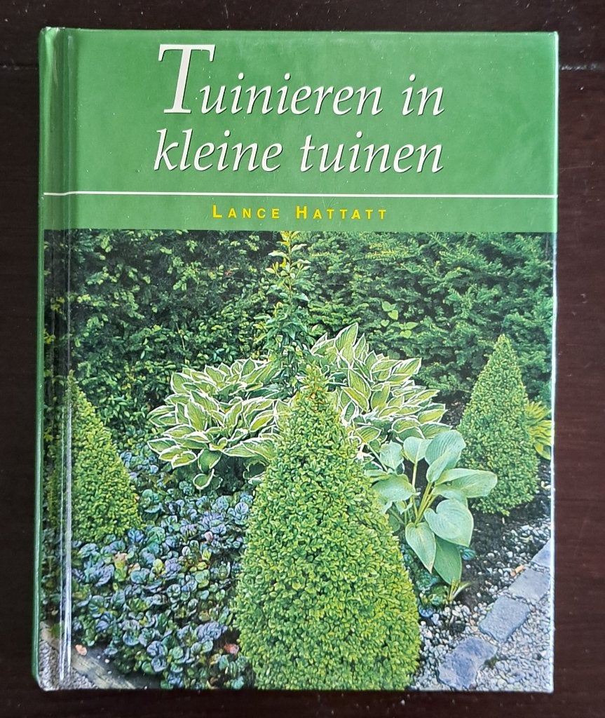 Tuinieren in kleine tuinen - Lance Hattat, Ophalen of Verzenden, Zo goed als nieuw, Tuinieren en Tuinplanten