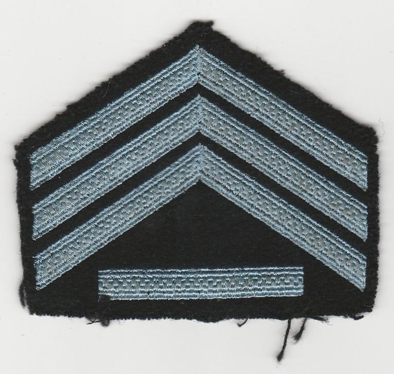 Streep / Chevron Kon Luchtmacht KLu - Sergeant 1e klasse, Verzenden, Luchtmacht, Nederland, Embleem of Badge