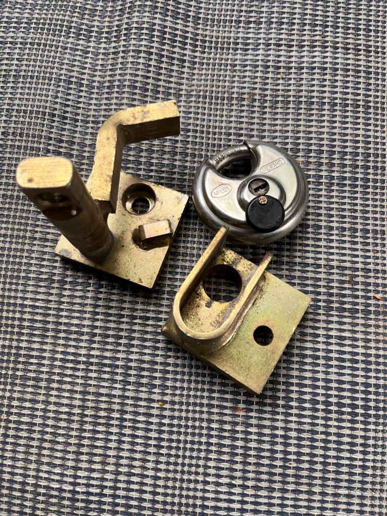 Disselslot met 1 sleutel. Zat op mijn hobby 460 caravan, Caravans en Kamperen, Ophalen of Verzenden, Zo goed als nieuw