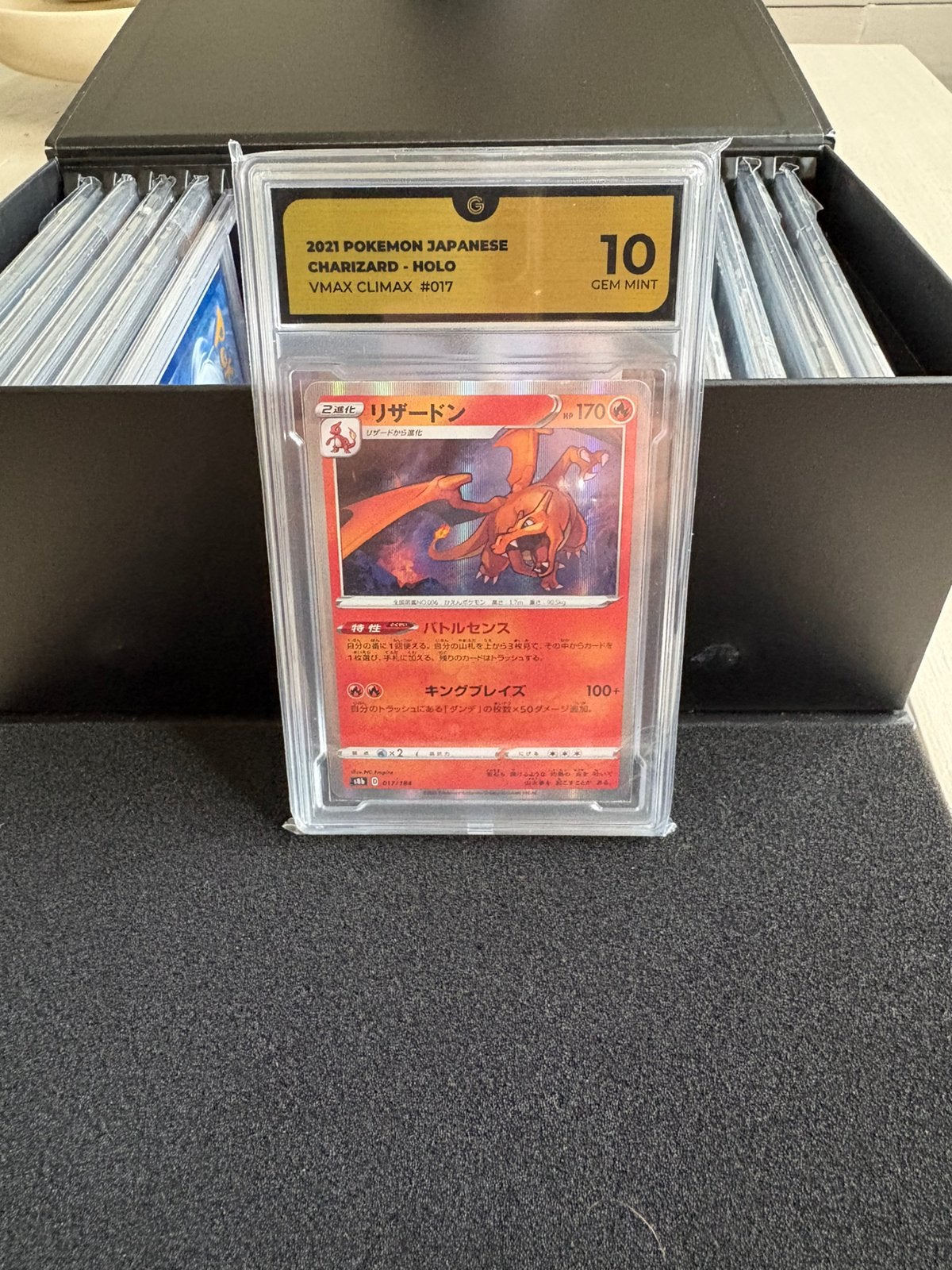 Charizard grade 10, Ophalen of Verzenden, Zo goed als nieuw, Meerdere kaarten, Foil