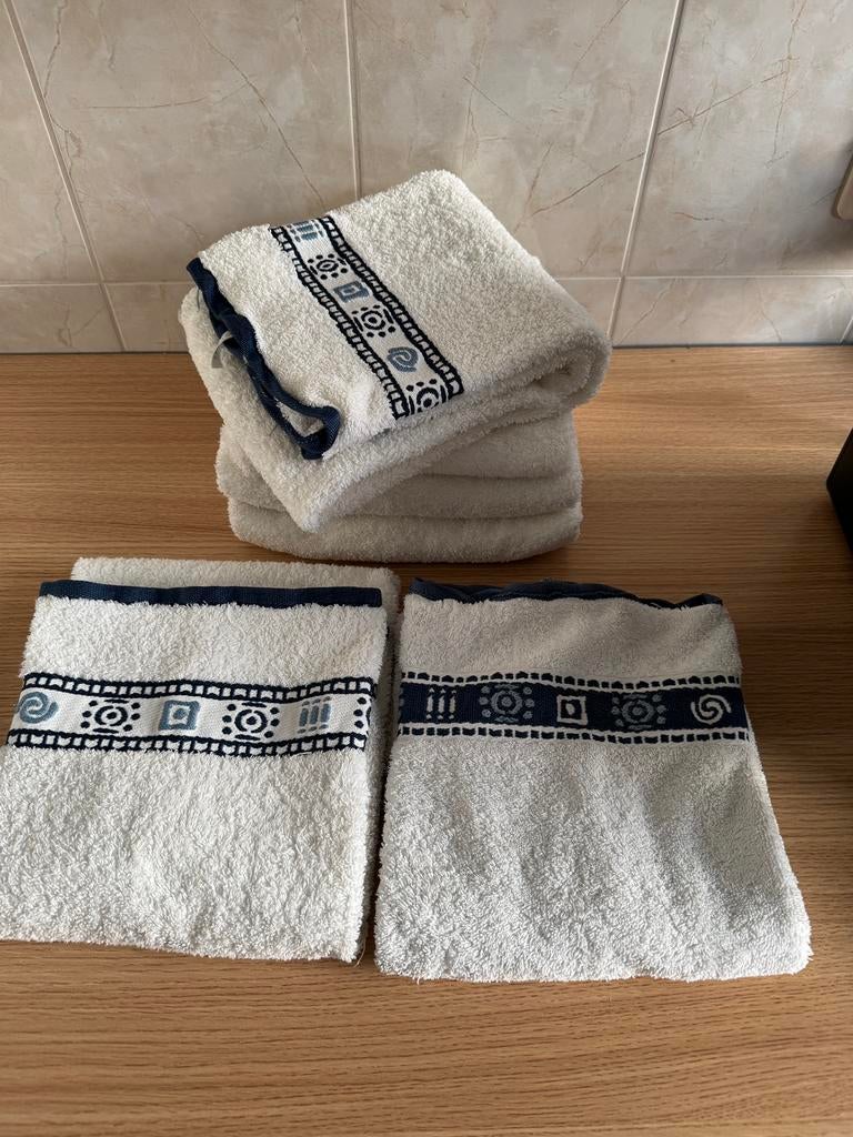 6 Nieuwe Handdoeken met Bijpassende Washandjes - 100x50cm, Ophalen of Verzenden, Nieuw, Handdoek