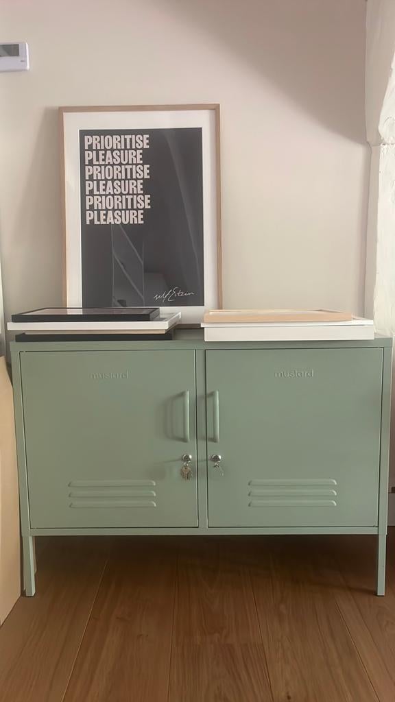 Mustard Made The Lowdown in sage green sideboard, Ophalen